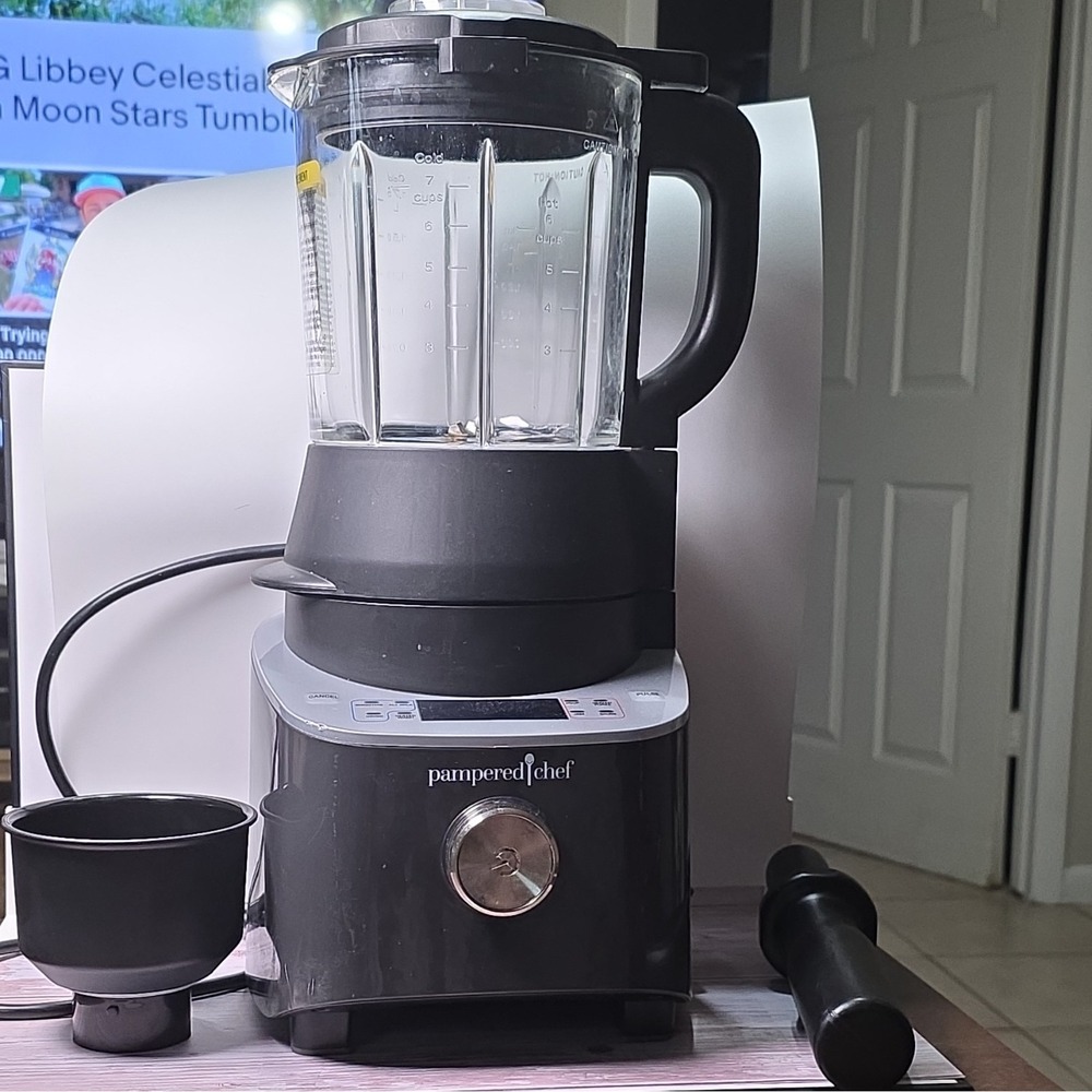 Pampered Chef Deluxe Cooking Blender 7-Cup 1380W 7-Program w Tamper Black/Silver